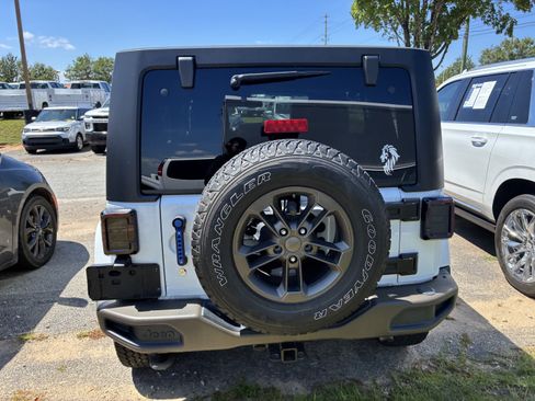 Used 2016 Jeep Wrangler Unlimited Sahara AWD/4WD image 7
