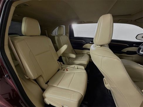 Used 2019 Toyota Highlander Limited image 27