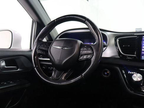 Used 2018 Chrysler Pacifica Touring-L Plus w/ Advanced Safetytec Group FWD image 32