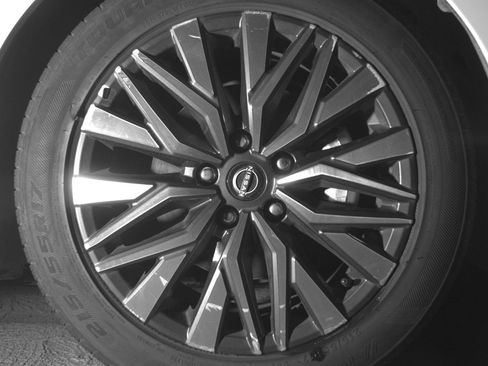 Used 2025 Nissan Altima 2.5 SV FWD image 13