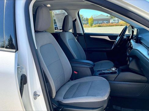 Used 2022 Ford Escape SE w/ SE Sport Appearance Package image 7