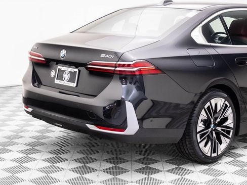 Certified 2025 BMW 540i xDrive image 32