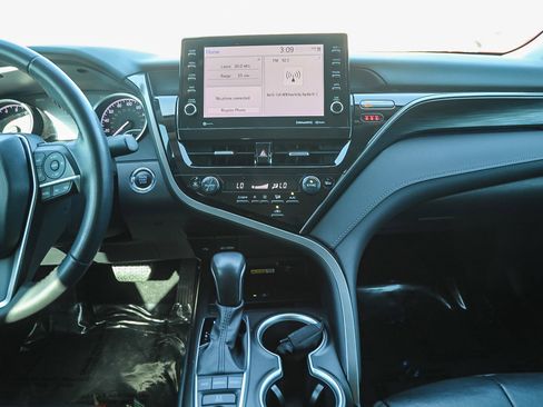 Used 2024 Toyota Camry XLE image 13