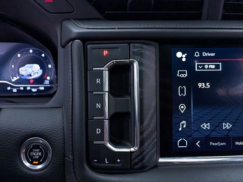 Used 2023 GMC Yukon XL Denali AWD/4WD image 25