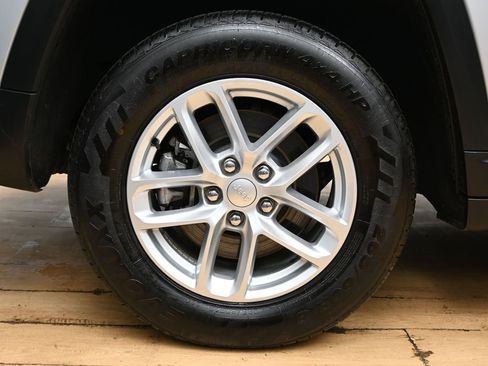 Used 2023 Jeep Grand Cherokee L Laredo image 13