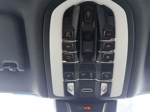 Used 2021 Porsche Macan image 21