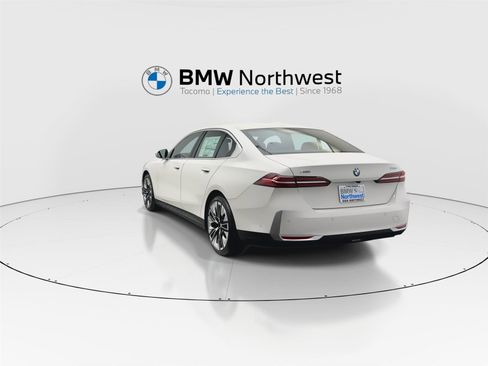 New 2026 BMW 530i xDrive w/ Convenience Package image 13