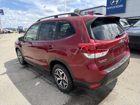 Used 2021 Subaru Forester Premium AWD/4WD image 6
