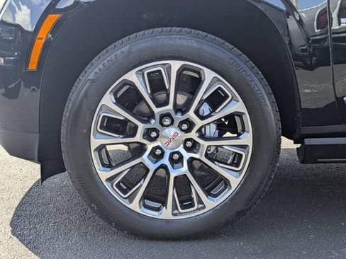 New 2026 GMC Yukon Denali w/ Denali Reserve Package AWD/4WD image 13