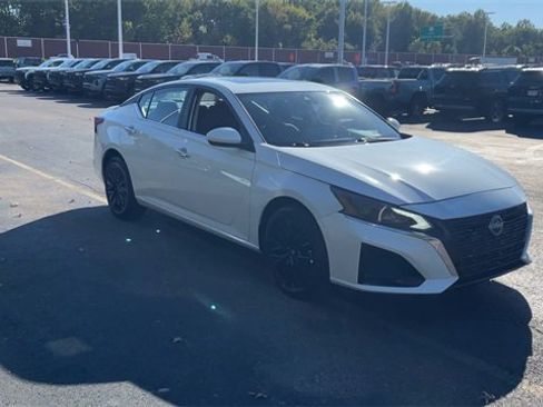 Used 2025 Nissan Altima 2.5 SV w/ SV Special Edition Package image 2