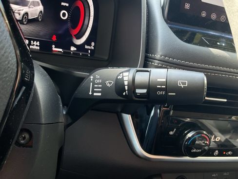 Used 2026 Nissan Rogue SL FWD image 30