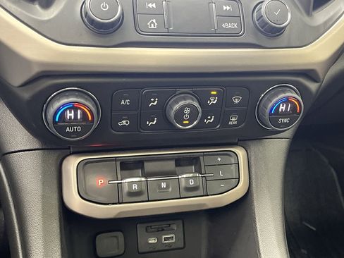 Used 2023 GMC Acadia Denali w/ Denali Ultimate Package image 25