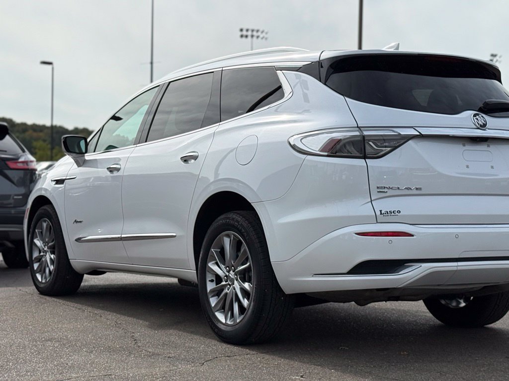 Used 2023 Buick Enclave Avenir w/ Avenir Technology Package AWD/4WD image 40