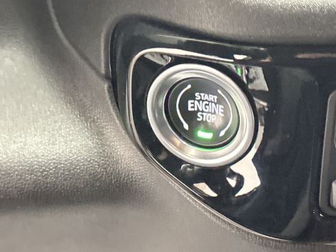 Used 2025 GMC Sierra 1500 Elevation image 30