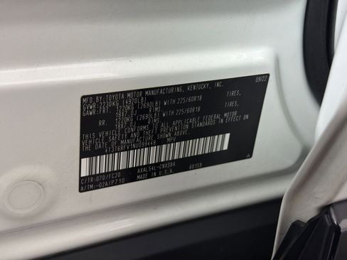 Used 2022 Toyota RAV4 SE image 28