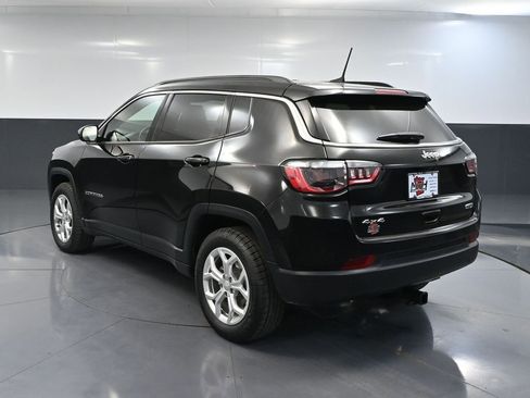 Used 2024 Jeep Compass Latitude w/ Convenience Group AWD/4WD image 9