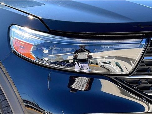 Used 2022 Ford Explorer XLT w/ Equipment Group 202A image 27