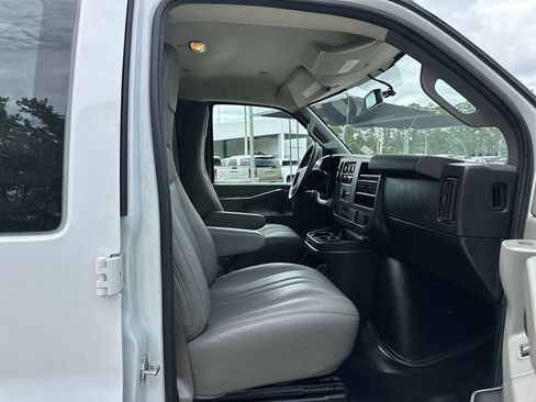 Used 2021 GMC Savana 2500 RWD image 26
