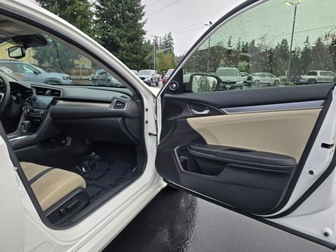 Used 2018 Honda Civic Touring image 11