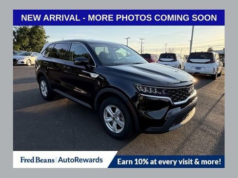 Used 2023 Kia Sorento LX AWD/4WD image 1