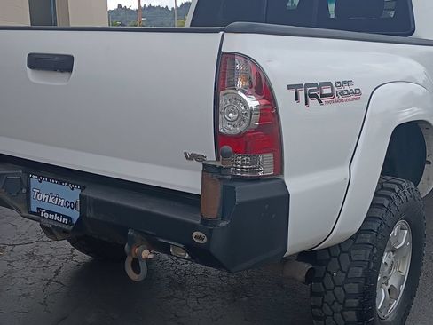 Used 2012 Toyota Tacoma 4x4 Double Cab w/ TRD Off-Road Pkg image 4