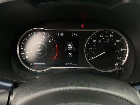Used 2025 Nissan Versa SV FWD image 34