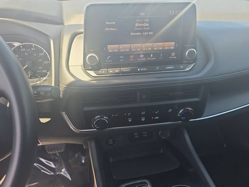 Used 2024 Nissan Rogue S AWD/4WD image 16