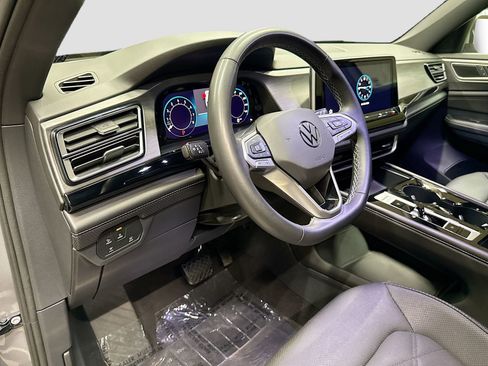 Used 2024 Volkswagen Atlas Cross Sport SE image 9