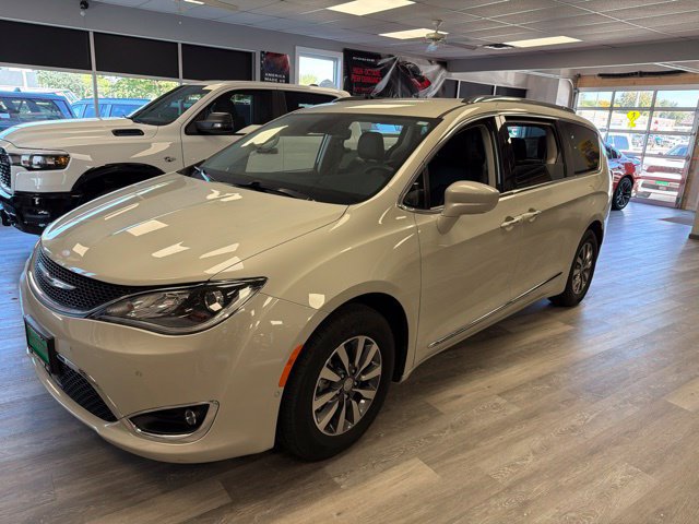 Used 2020 Chrysler Pacifica Touring-L Plus w/ Advanced Safetytec Group FWD image 1
