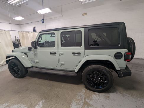 Used 2023 Jeep Wrangler Unlimited Sahara AWD/4WD image 10
