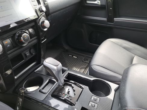 Used 2022 Toyota 4Runner TRD Off-Road Premium AWD/4WD image 23