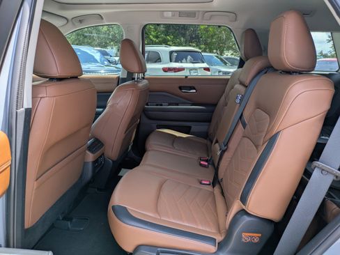 Used 2022 Nissan Pathfinder Platinum w/ Cargo Package AWD/4WD image 13
