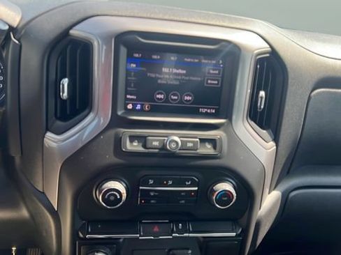 Used 2021 Chevrolet Silverado 2500 W/T AWD/4WD image 12