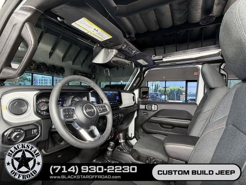 Used 2025 Jeep Wrangler Unlimited Sahara w/ Safety Group AWD/4WD image 19
