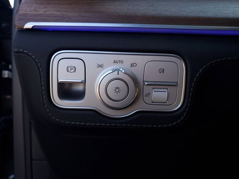 New 2026 Mercedes-Benz GLS 580 4MATIC image 38