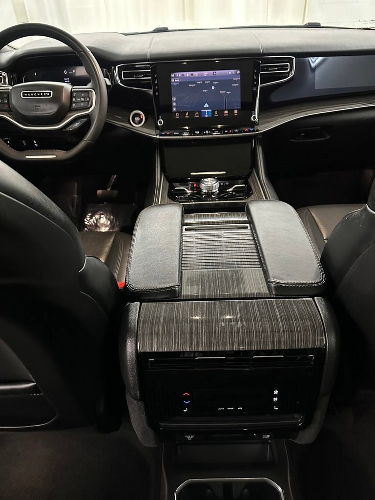 Used 2022 Jeep Wagoneer Series III w/ Premium Group I AWD/4WD image 25