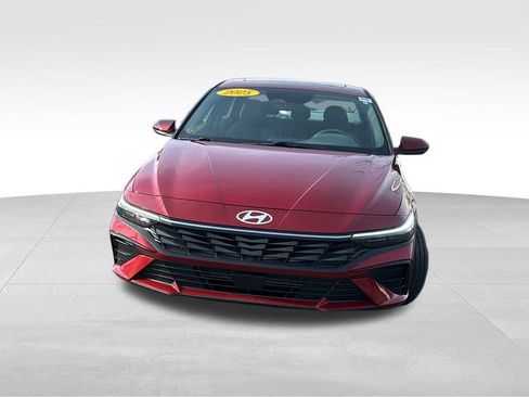 Used 2025 Hyundai Elantra SEL FWD image 2