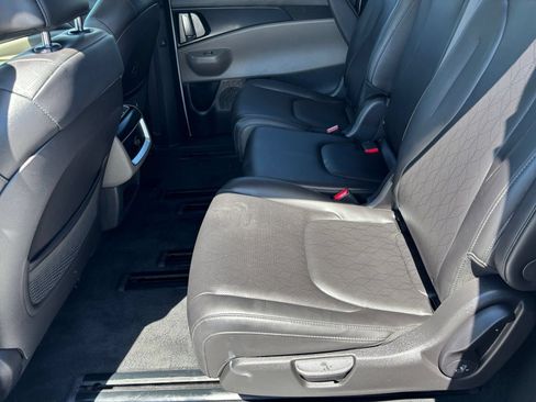 Used 2026 Kia Carnival FWD image 27