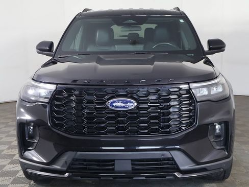 Used 2025 Ford Explorer ST-Line w/ ST-Line Street Pack AWD/4WD image 11
