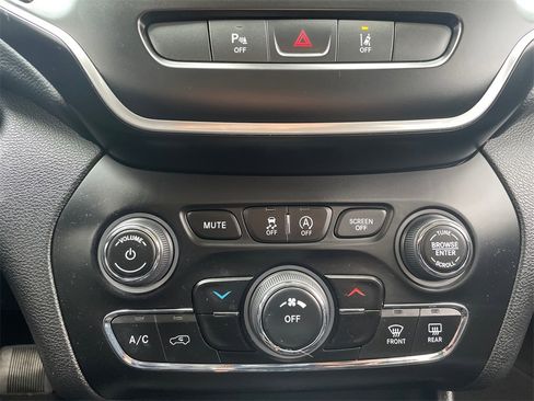 Used 2021 Jeep Cherokee Latitude Plus image 11