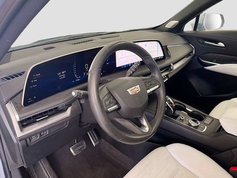 Used 2025 Cadillac XT4 Sport FWD image 9