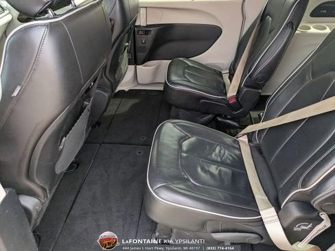 Used 2021 Chrysler Pacifica Limited AWD/4WD image 26