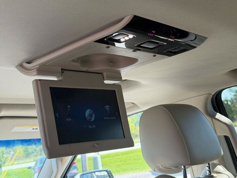Used 2019 Cadillac Escalade Luxury AWD/4WD image 24