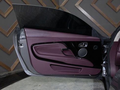 Used 2019 Aston Martin DB11 Coupe image 28