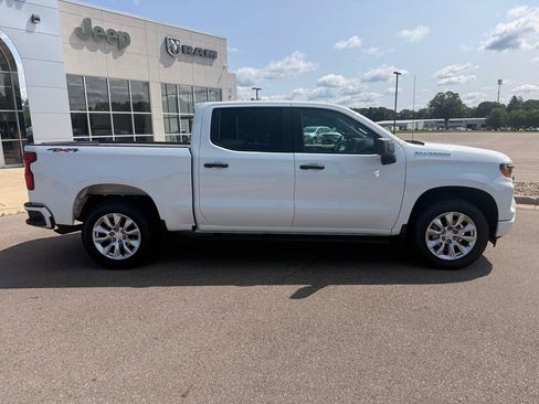 Used 2022 Chevrolet Silverado 1500 Custom AWD/4WD image 2