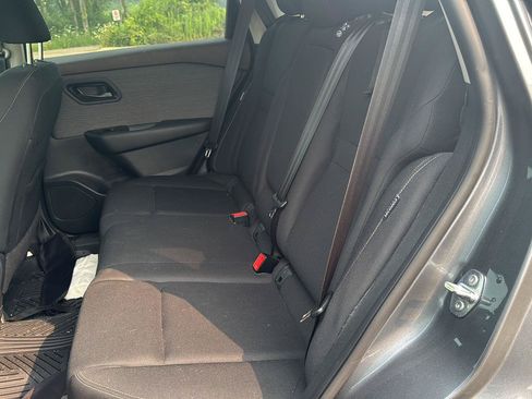 Used 2023 Nissan Rogue S AWD/4WD image 10