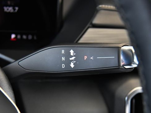 Used 2025 GMC Acadia Elevation image 35