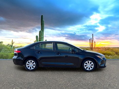 Used 2025 Toyota Corolla LE FWD image 6