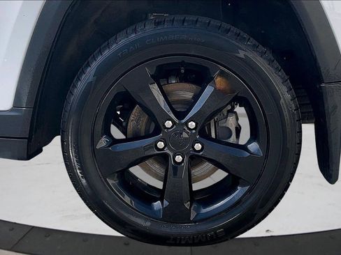 Certified 2023 Jeep Grand Cherokee L Laredo image 37