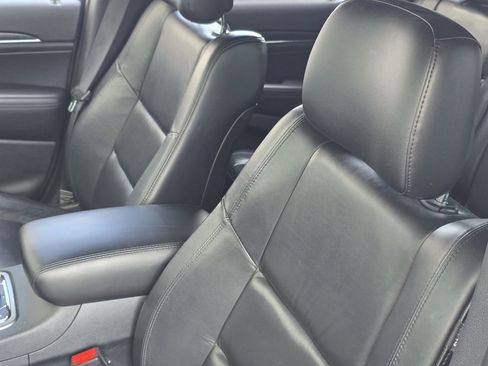 Used 2018 Jeep Grand Cherokee Limited image 21